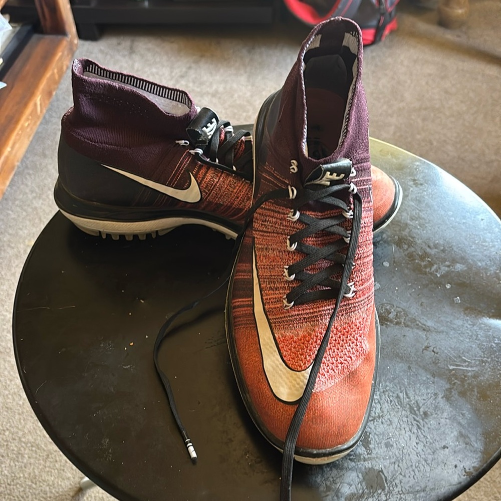 Nike Flyknit Elite Golf Shoes Mens Size 8.5 Reddish Black.  In great condition.